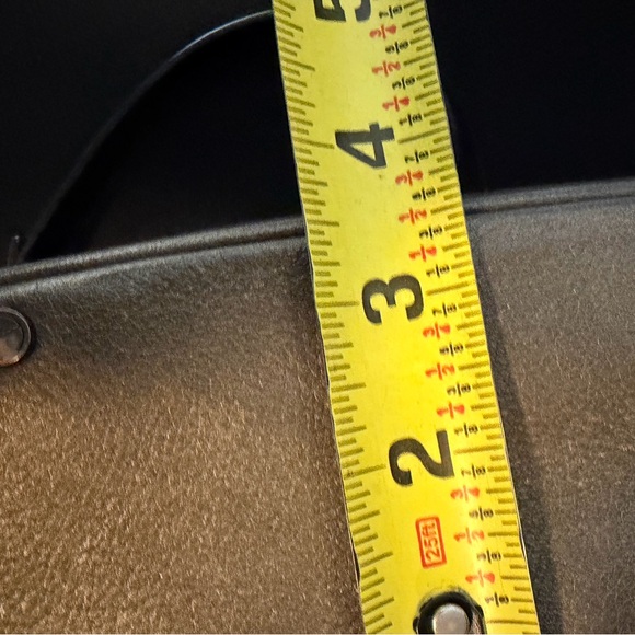 ECCO Women’s Adjustable Pebbled Leather Crossbody Bag in Pewter - Picture 12 of 12